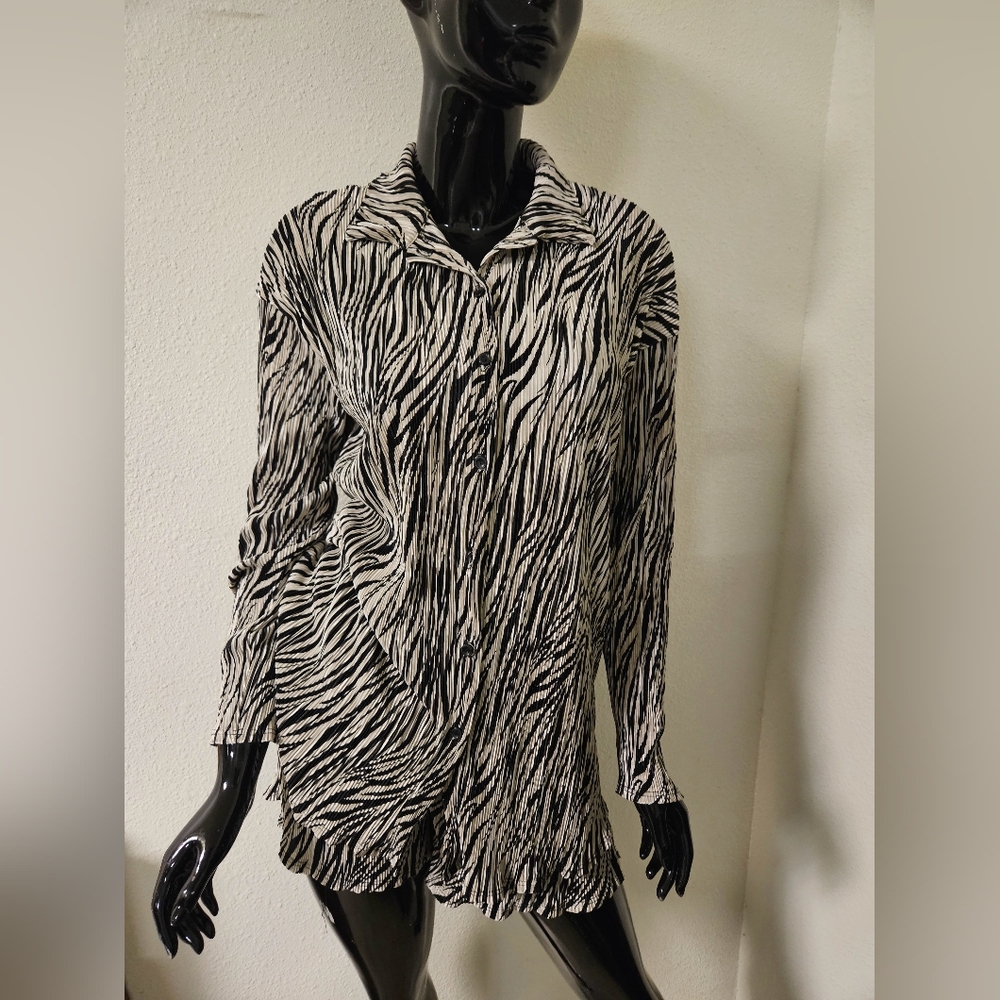 Fashion Nova Zebra Print Top/Shorts Set